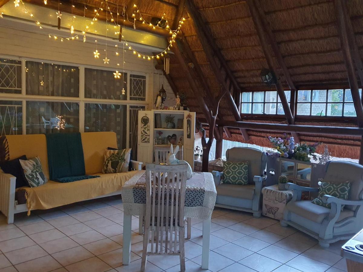 Chic Breeze Hotell Bloemfontein Exteriör bild