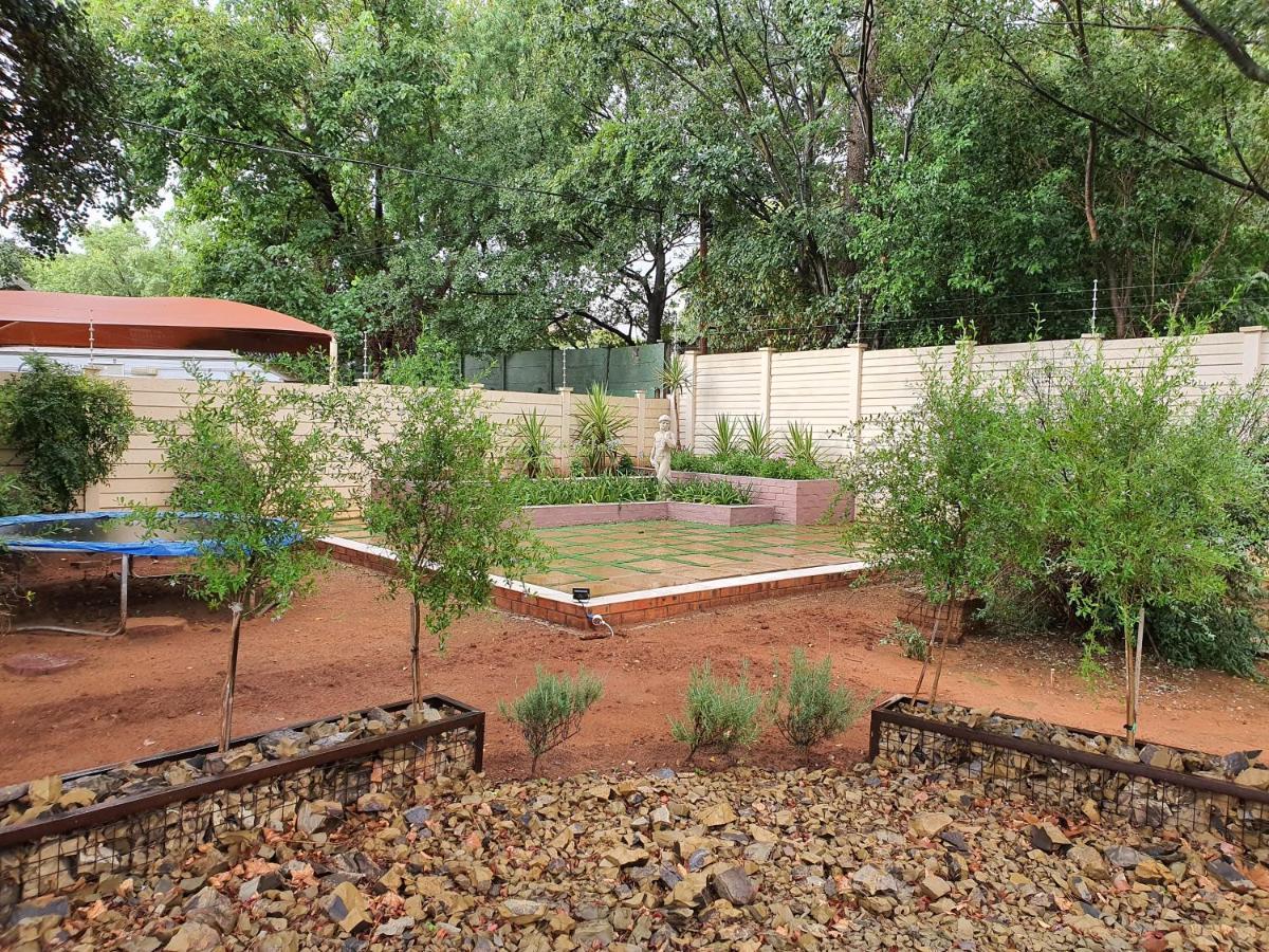 Chic Breeze Hotell Bloemfontein Exteriör bild