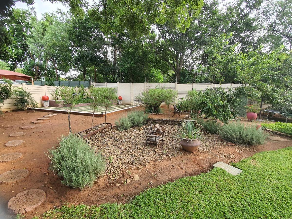 Chic Breeze Hotell Bloemfontein Exteriör bild