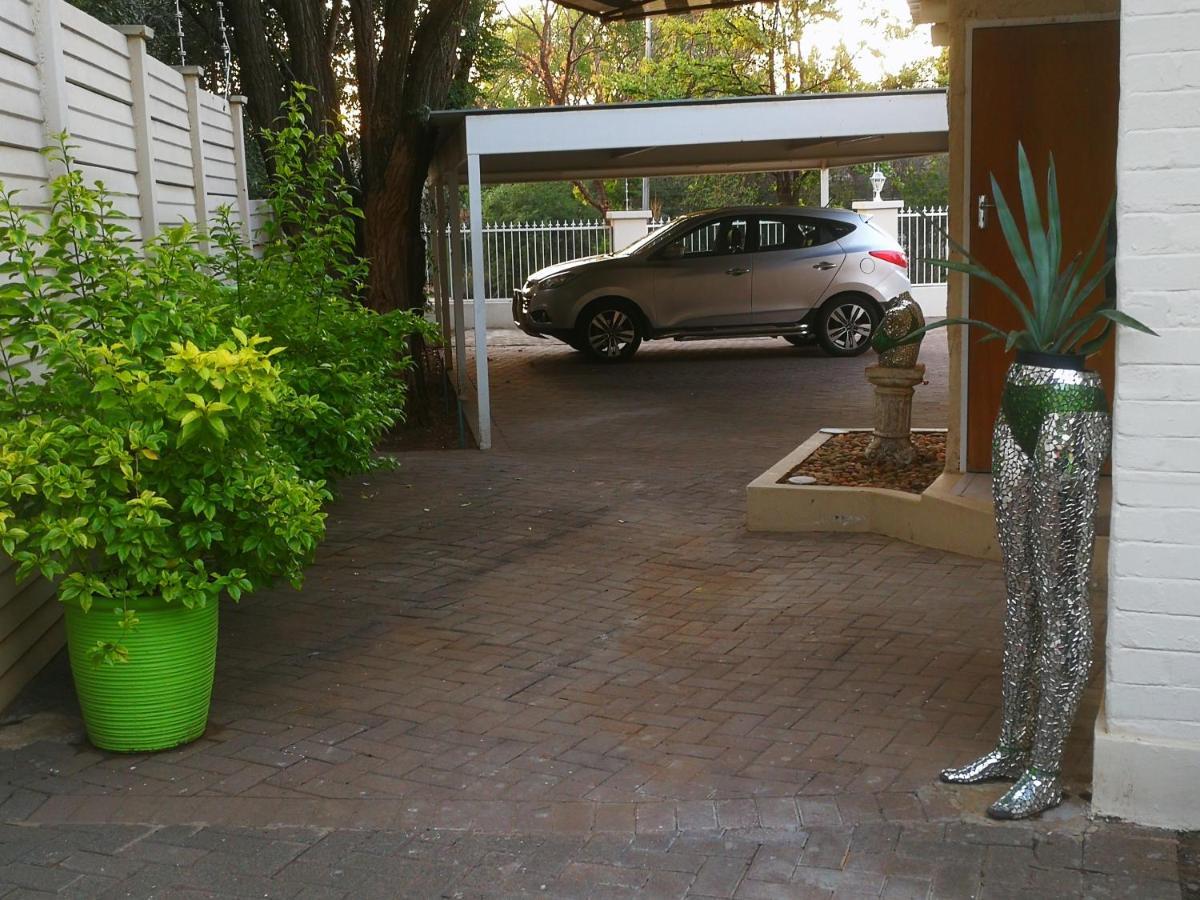 Chic Breeze Hotell Bloemfontein Exteriör bild