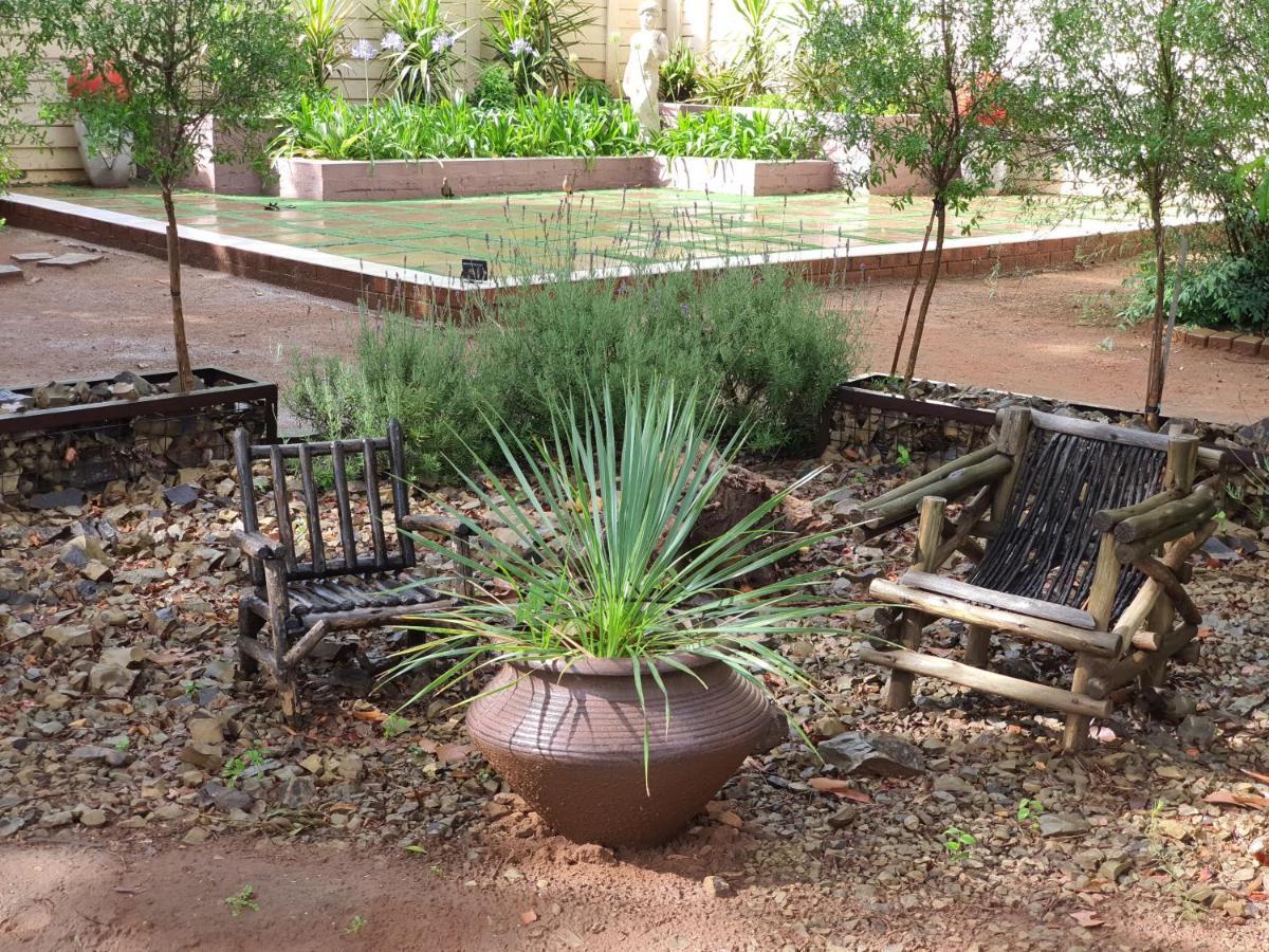 Chic Breeze Hotell Bloemfontein Exteriör bild
