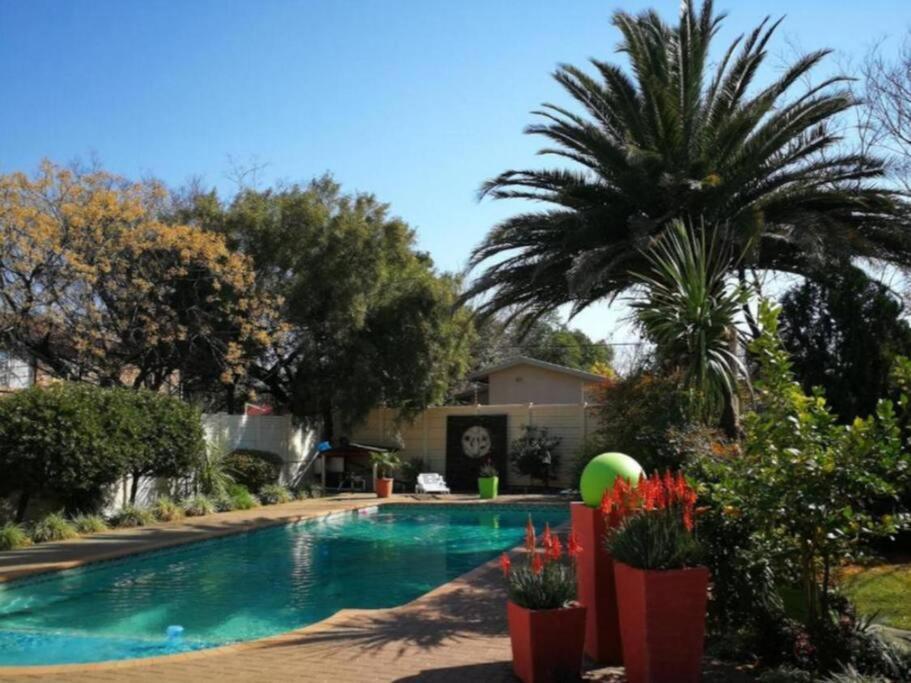 Chic Breeze Hotell Bloemfontein Exteriör bild