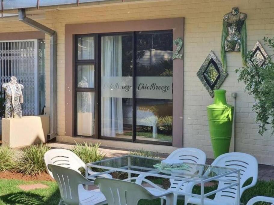 Chic Breeze Hotell Bloemfontein Exteriör bild